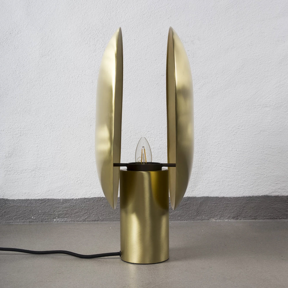 Clam Table Lamp by 101 Copenhagen | Do Shop