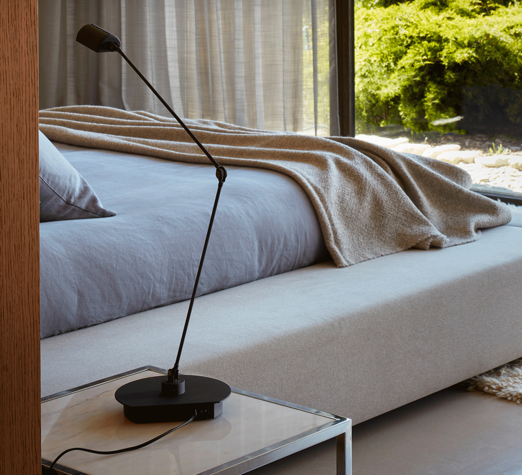 Daphine Cloe Table Light - Lumina - Do Shop